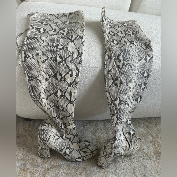 Thigh high snake skin boots - Picture 2 of 11